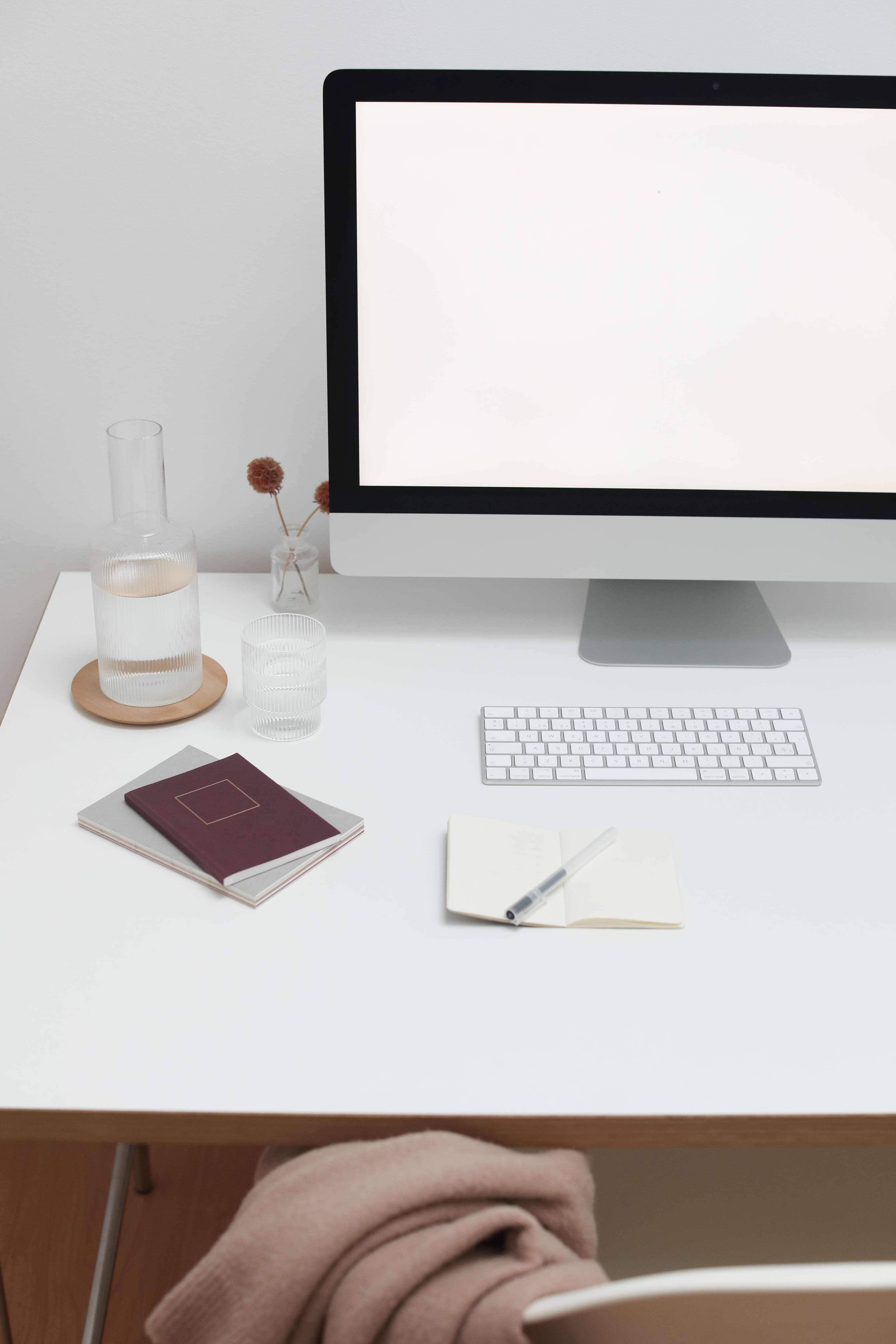 Modern Line Focus Desk