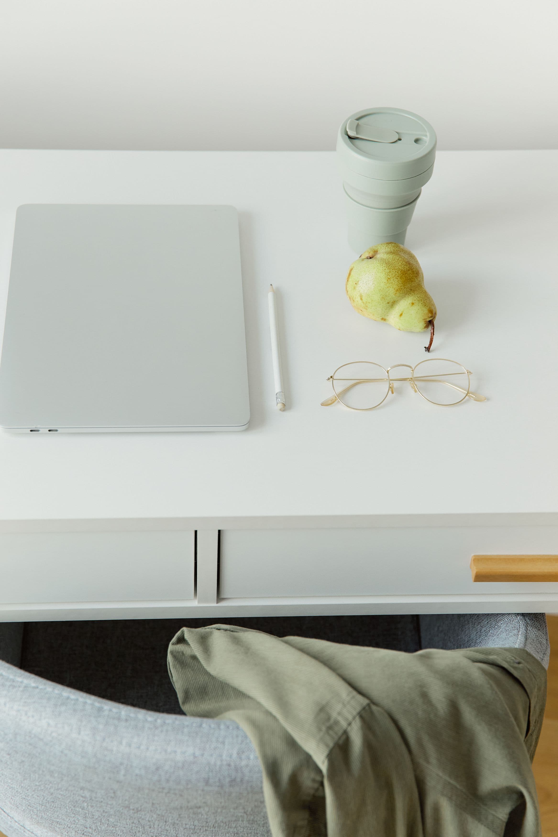 Modern Line Focus Desk 2
